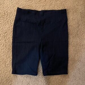 1822 Size 32 Stretch Bermuda Shorts. Dark denim.